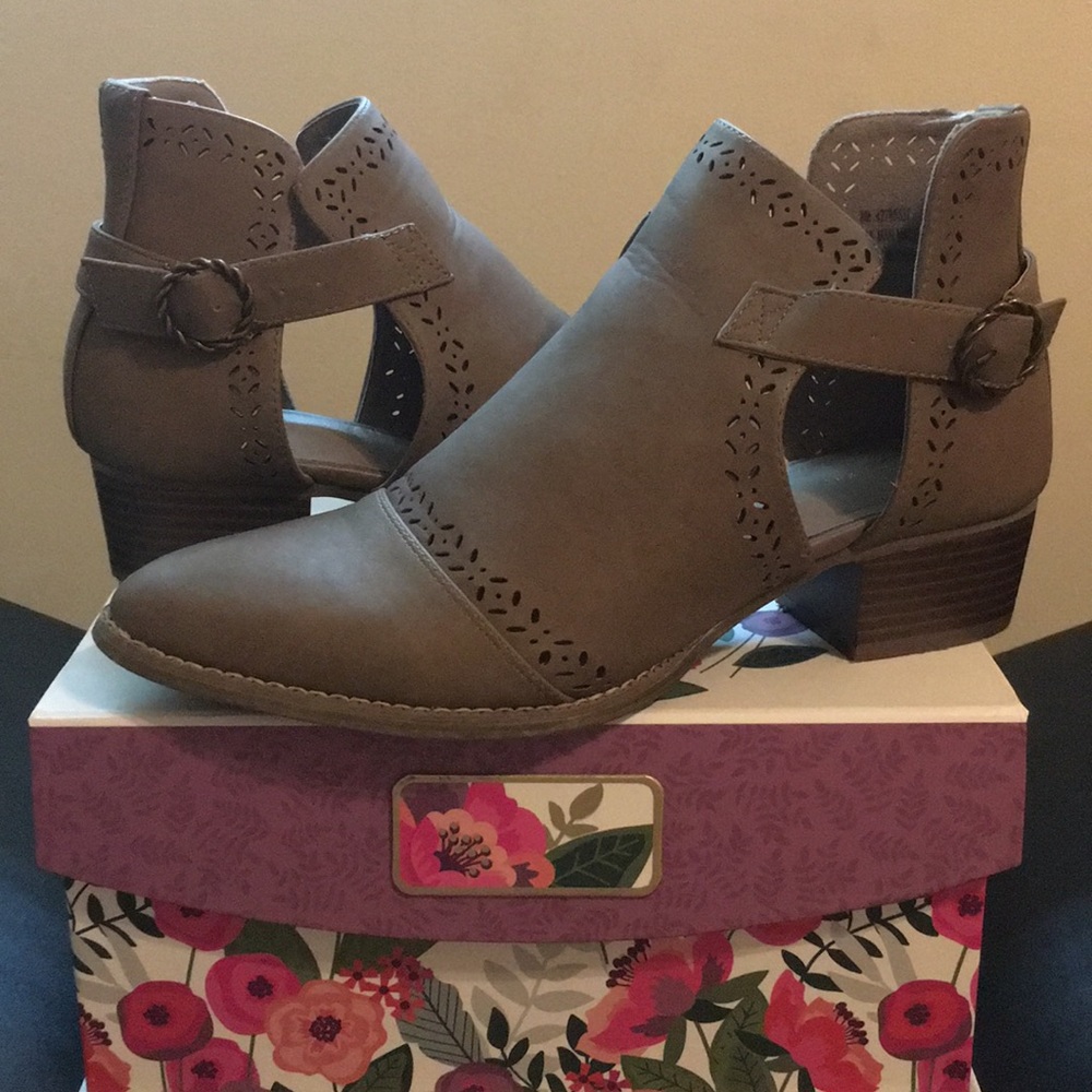 Ankle boots